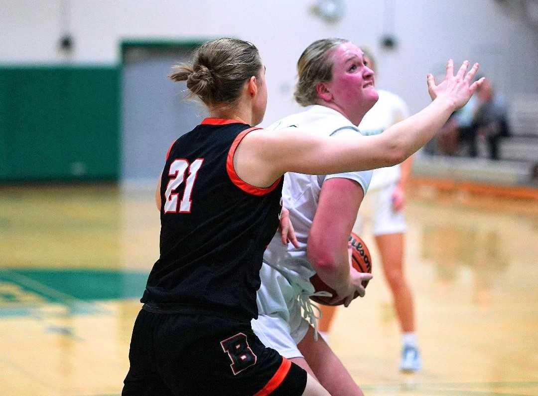 Jesuit's Kendra Hicks looks to score against the defense of Beaverton's Faith Meyer on Tuesday night. (Photo by Jon Olson)