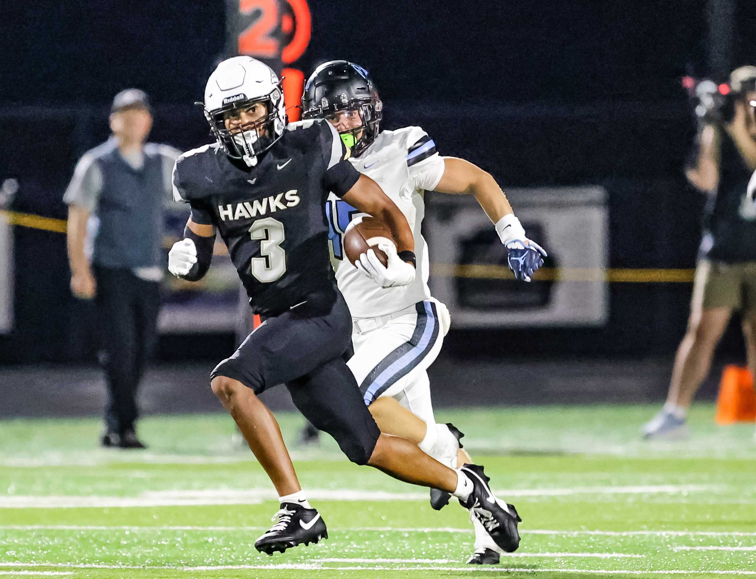 Nelson junior Malachi Garlington provided the offensive spark for his team's 26-21 win over Lakeridge. (Photo by Ryan Fanger)