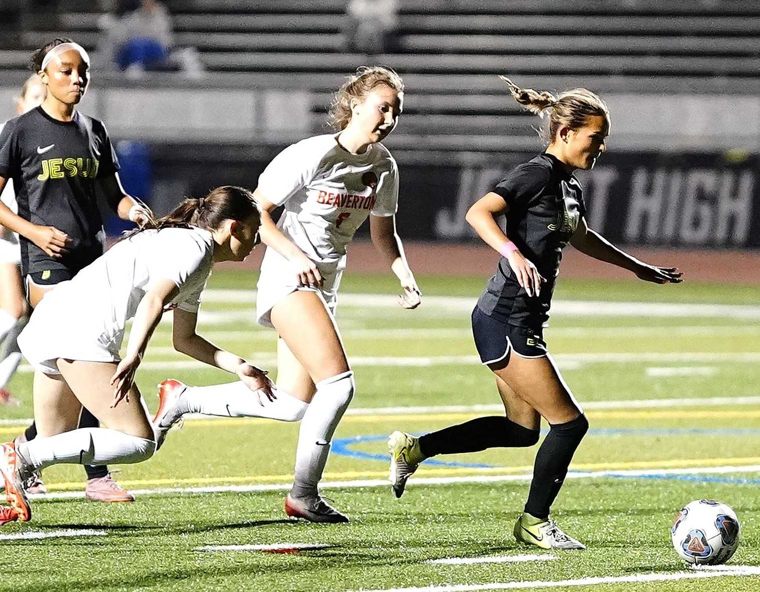 Vega Arancibia (right) beats the Beaverton defense to score Jesuit's second goal in Tuesday's semifinal. (Photo by J.R. Olson)