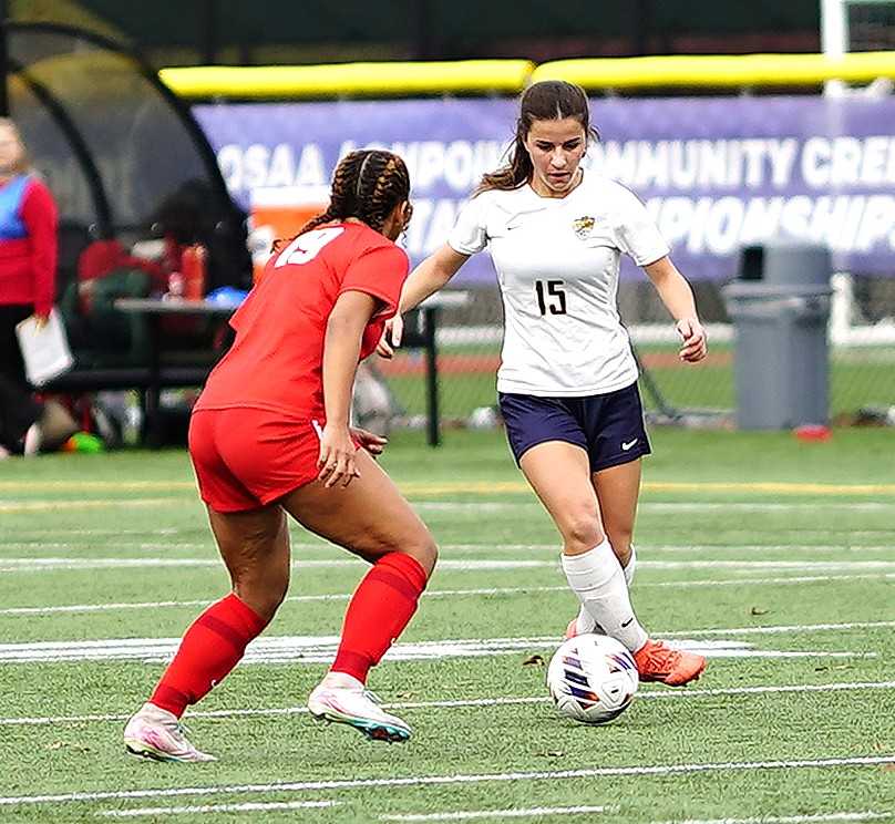 Bend's Piper Abrams (15) looks to move past the defense of North Eugene's Zari Thomas on Saturday. (Photo by J.R. Olson)