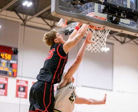 Junior wing Eli Hopkins, first-team all-league last season, is averaging 18.4 points for Oregon City.(Todd Hiestand Photography)