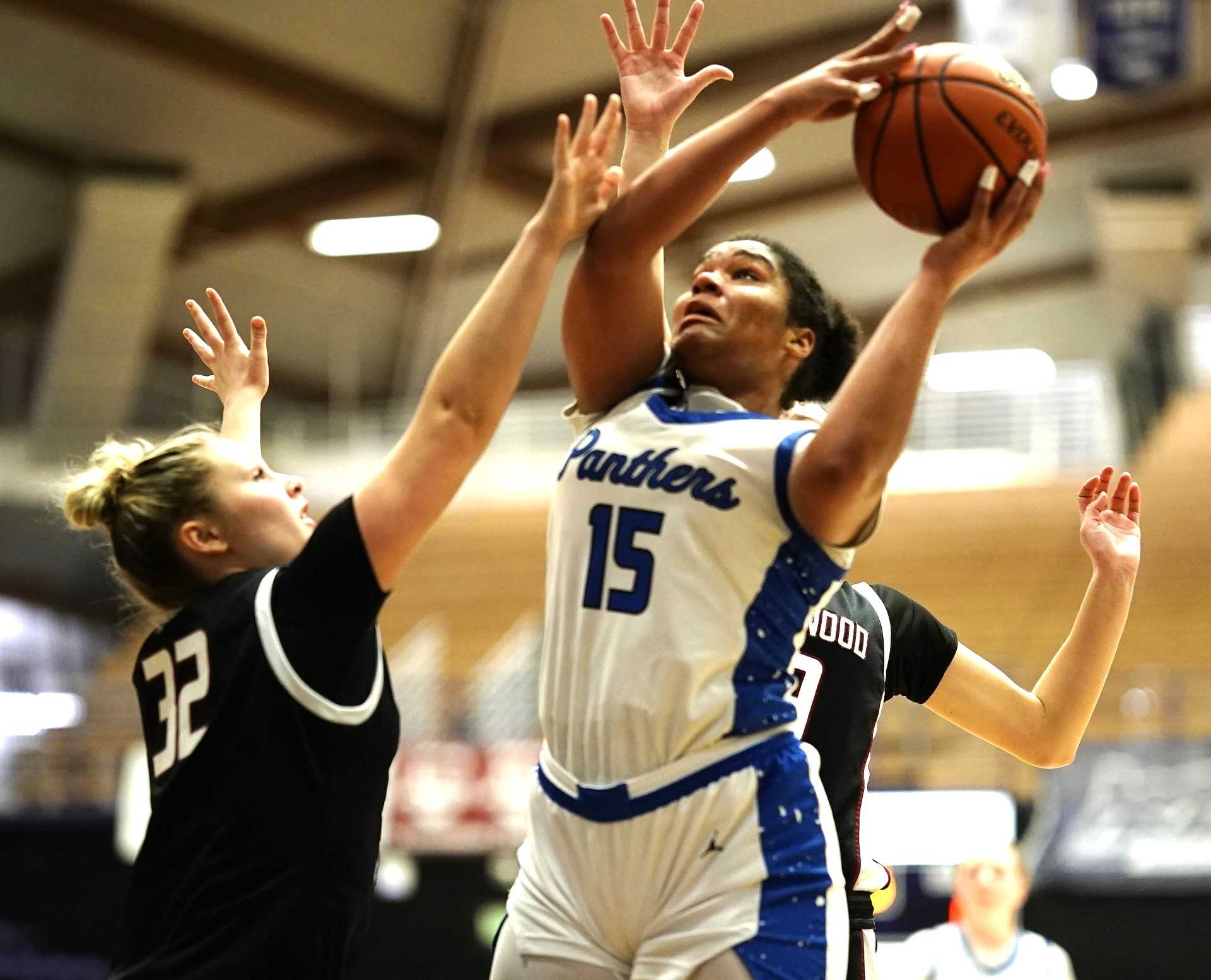 South Medford senior Mayen Akpan had 22 points and 16 rebounds in Friday's quarterfinal win over Sherwood. (Photo by J.R. Olson)