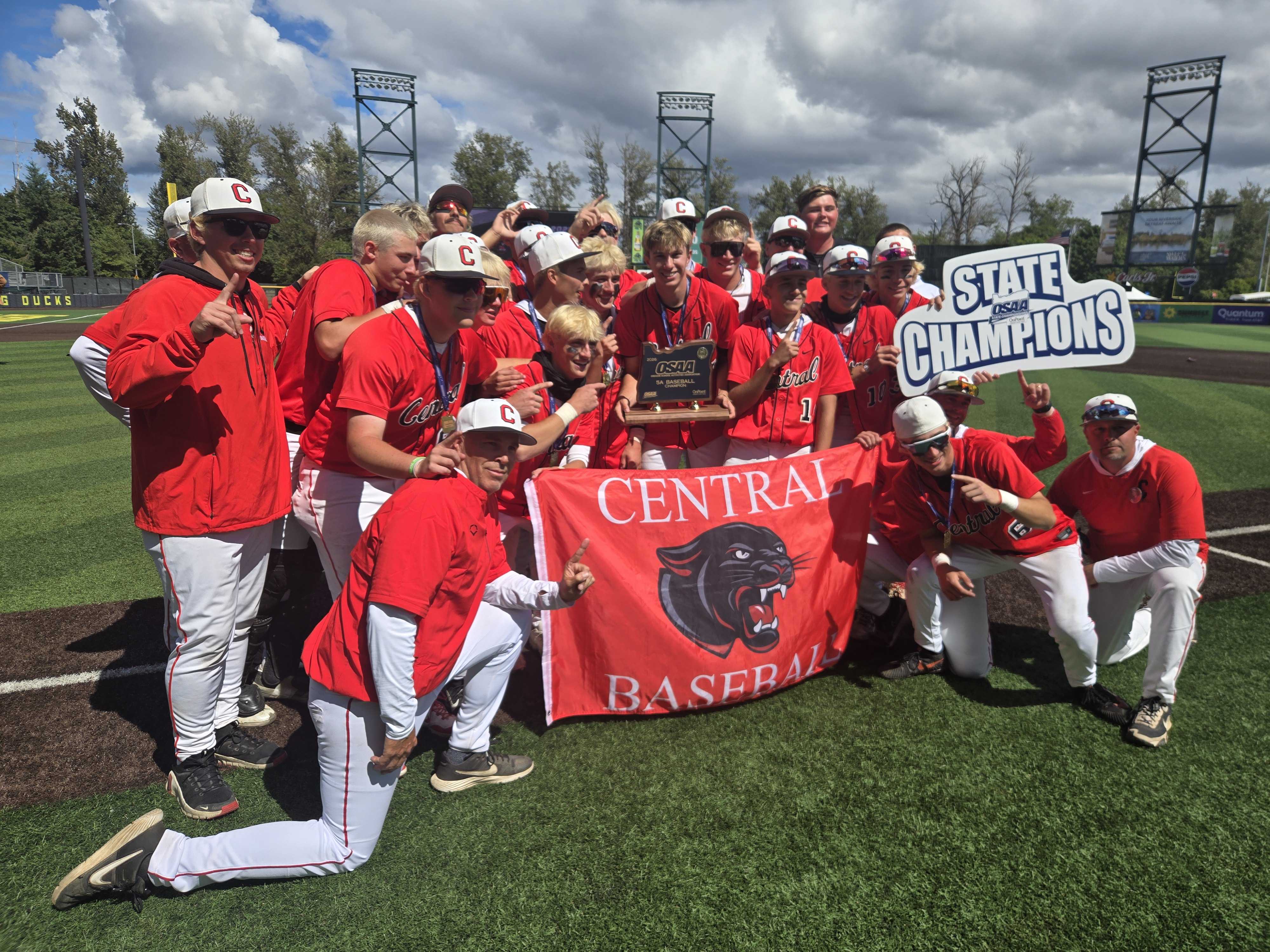 The Central baseball team poses with the 5A state trophy after defeating Thurston 7-0. (Photo by Austin White)