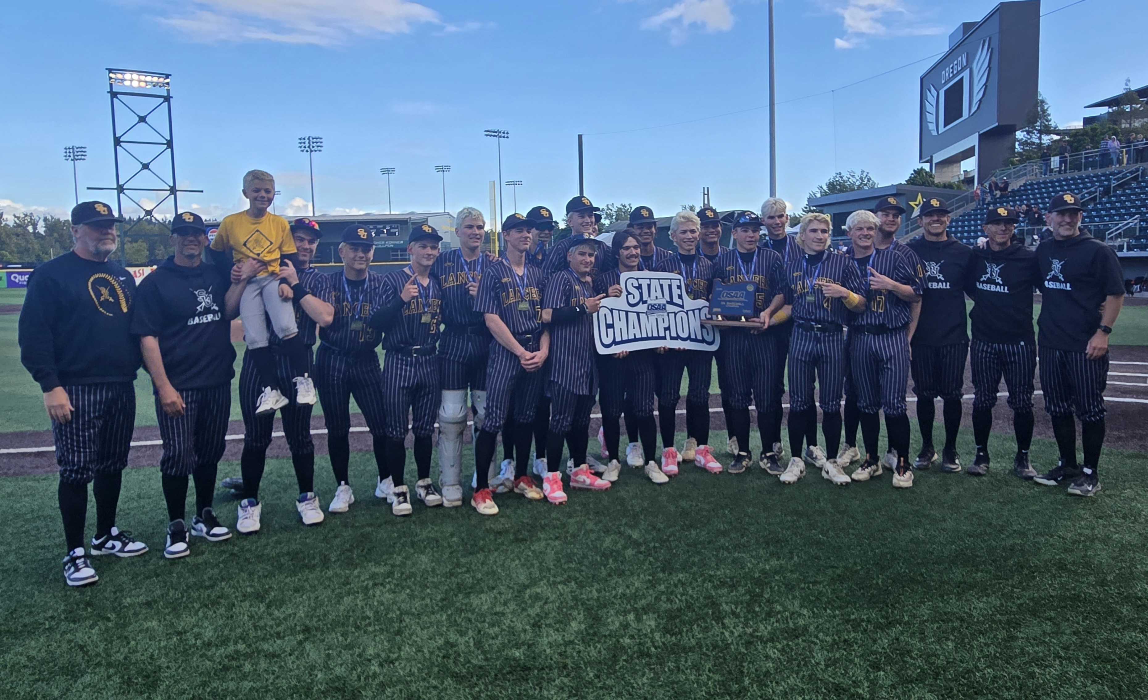 The South Umpqua/Days Creek baseball team poses with the 3A state title trophy. (Photo by Austin White)